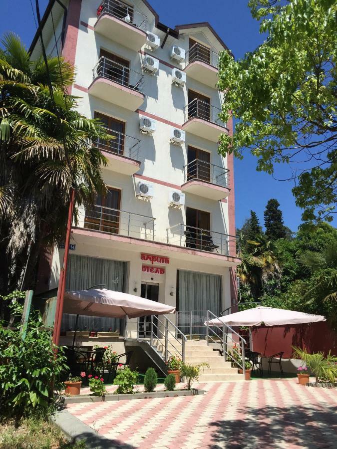 Hotel Amrita Szuhumi Kültér fotó